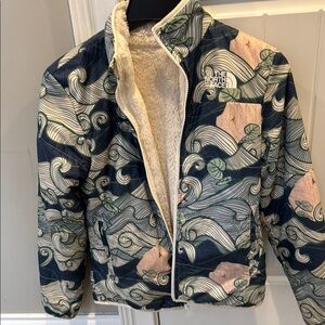 The North Face Blue Gray Puffer Jacket with Unique Pattern